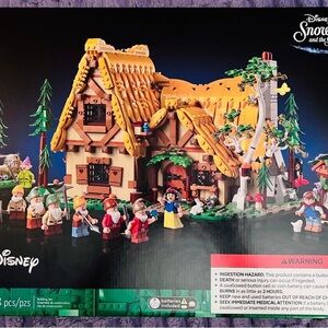 Disney Snow White Cottage Building Set with Colorful Characters